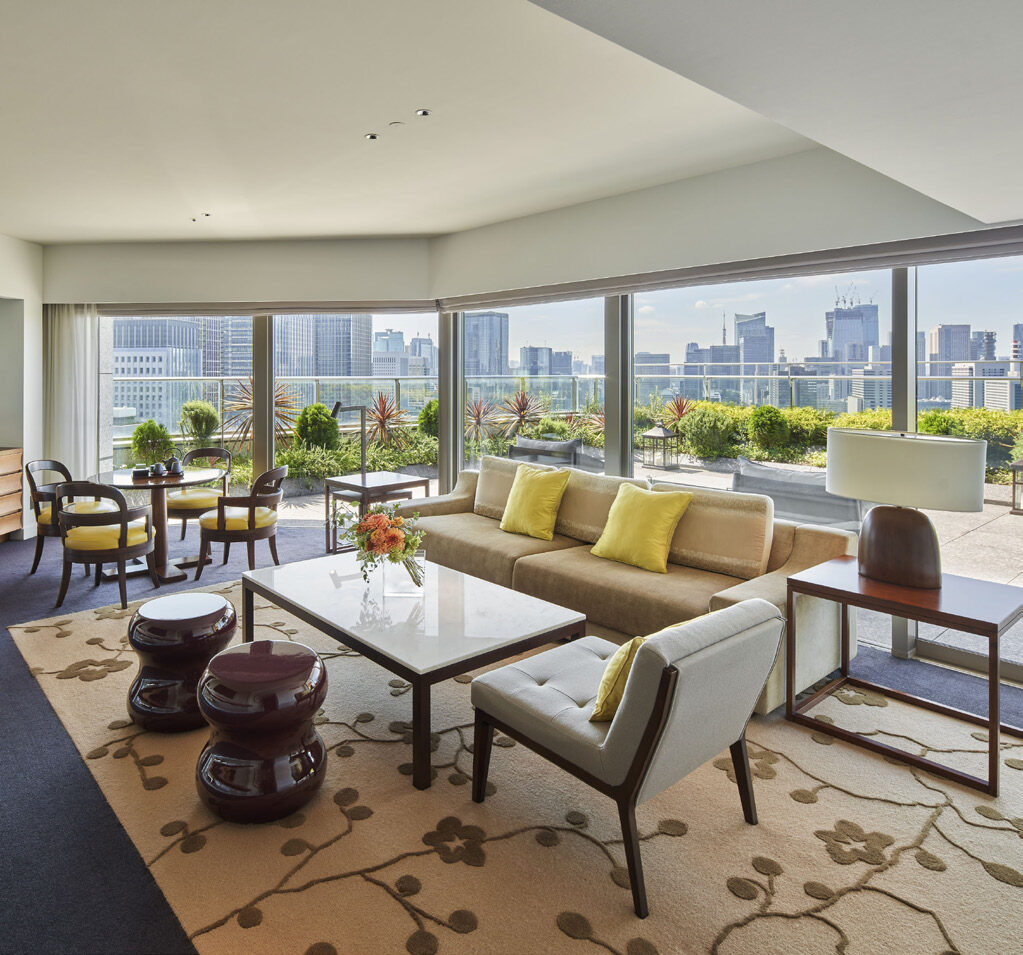 The spacious living room of Palace Hotel Tokyo